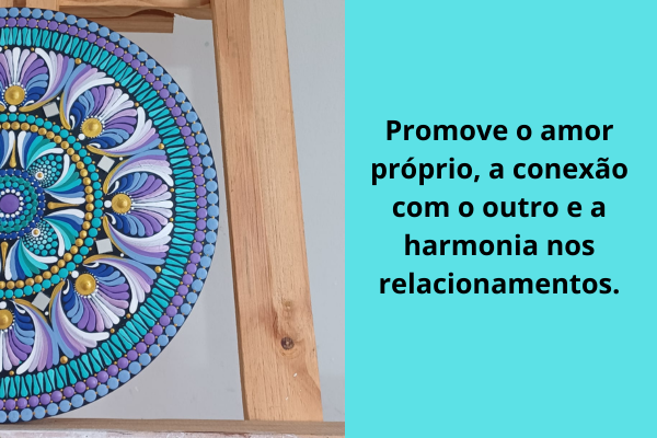 A mandala significa equilíbrio, transformação, harmonia e conexão entre o homem e o universo.