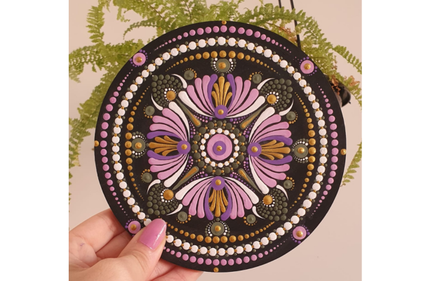 Curso de mandala: Aprenda a pintar mandalas em pontilhismo do zero mesmo que você seja uma completa iniciante.